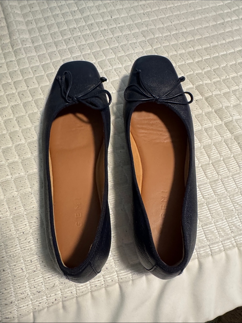 Classic Navy Square-Toe Ballet Flats with Bow Accent